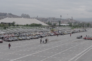 Ein Teil der Rallyeautos im Hippodrom von Ankara Ein Teil der Rallyeautos im Hippodrom von Ankara